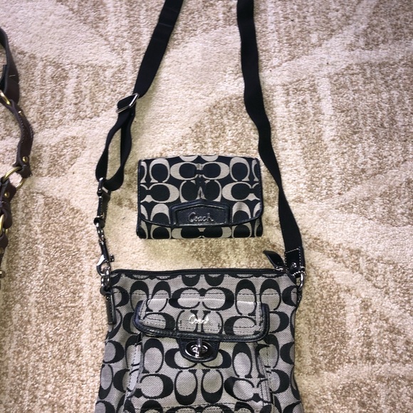 Cross body Coach purse/matching wallet - Picture 3 of 5